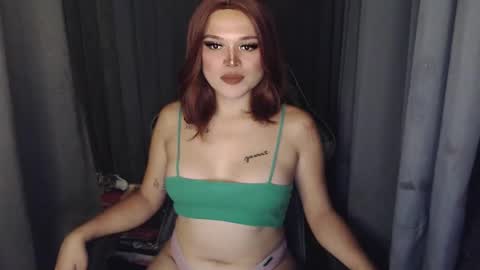 Snapshot of yoursexytowngirl chatting on 10.18.25 LALA online show from 10.18.25