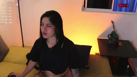 Bella- Independert Model online show from 01.08.25