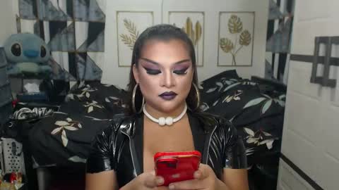 Snapshot of yourtrannyqueenxxx chatting on 09.14.25 Anastacia Grey online show from 09.14.25