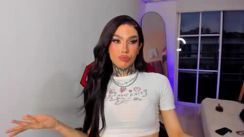 Snapshot of yourvirtualgirlfriennd chatting on 09.28.25 GI online show from 09.28.25