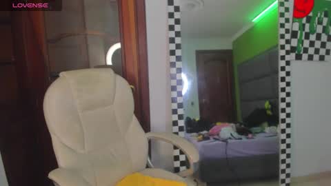 Snapshot of yourvirtualgirlfriennd chatting on 11.08.25 GI online show from 11.08.25