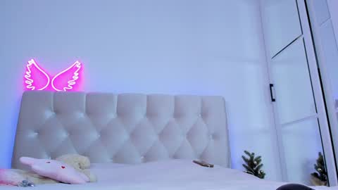 Snapshot of yourwilddestiny chatting on 01.10.25 Destiny online show from 01.10.25