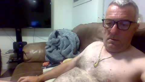 Snapshot of yragbew chatting on 07.19.26 Daddiesgirl online show from 07.19.26