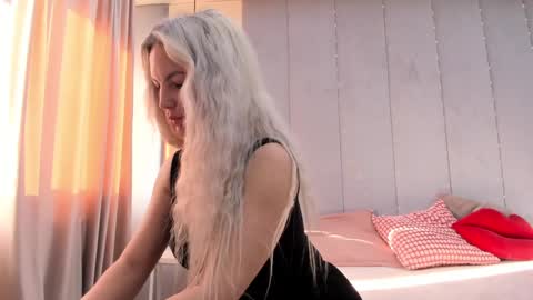 Snapshot of yssaacher chatting on 01.06.25 Crazy P online show from 01.06.25