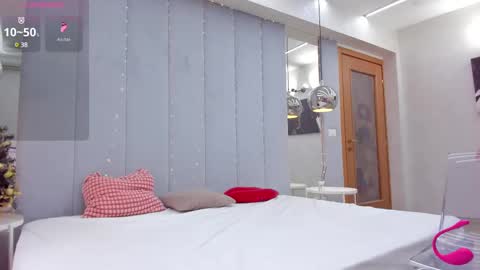 Snapshot of yssaacher chatting on 02.28.25 Crazy P online show from 02.28.25