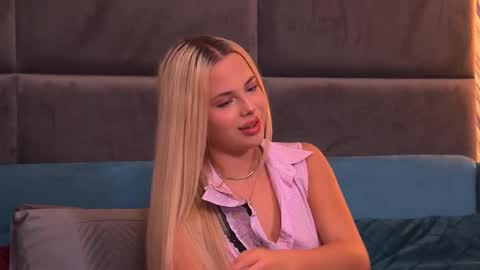 Foxie online show from 10.13.25