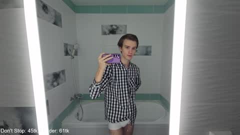 Snapshot of yueslang chatting on 12.27.24 Yue Lang and Samm online show from 12.27.24