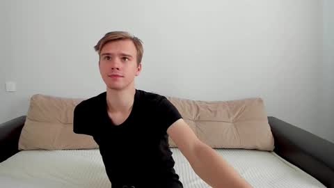 Snapshot of yueslang chatting on 09.21.25 Yue Lang and Samm online show from 09.21.25