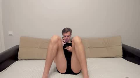 Snapshot of yueslang chatting on 10.02.25 Yue Lang and Samm online show from 10.02.25