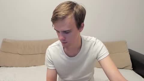 Snapshot of yueslang chatting on 10.06.25 Yue Lang and Samm online show from 10.06.25