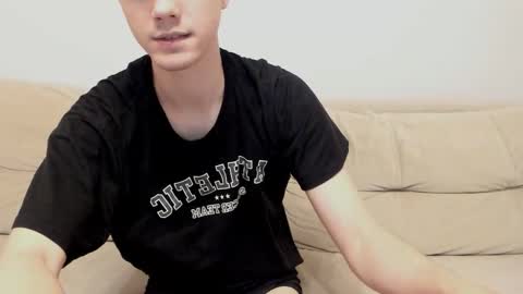 Snapshot of yueslang chatting on 10.20.25 Yue Lang and Samm online show from 10.20.25