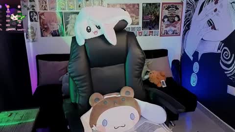    rawr   Anne Independent model      online show from 09.16.25