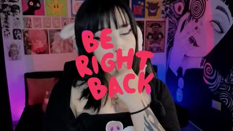    rawr   Anne Independent model      online show from 09.25.25