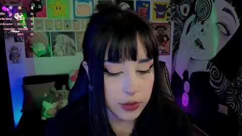    rawr   Anne Independent model      online show from 09.28.25