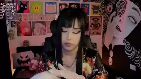    rawr   Anne Independent model      online show from 10.28.25