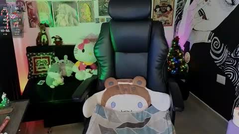    rawr   Anne Independent model      online show from 12.17.25