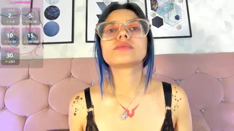 Yukki Kuran online show from 03.04.25