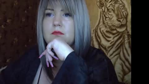 Snapshot of yuliiared chatting on 12.17.25 yuliiared online show from 12.17.25