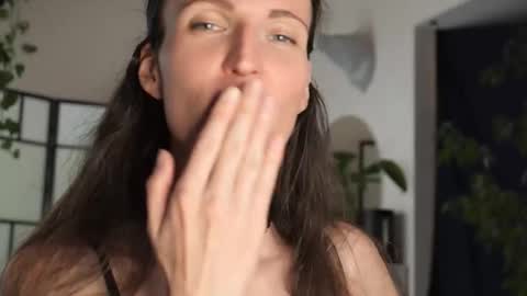 Snapshot of yulladao chatting on 10.12.25 yulla dao online show from 10.12.25