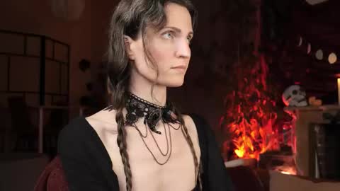 Snapshot of yulladao chatting on 10.29.25 yulla dao online show from 10.29.25