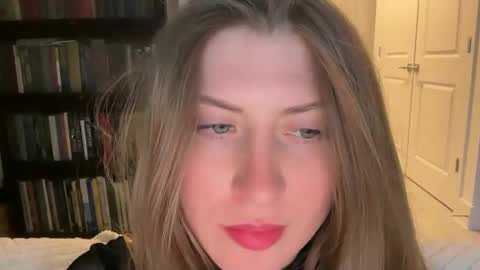 yumiandwolf online show from 03.08.25