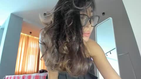 Snapshot of yummi_kim chatting on 12.10.24 Yumi online show from 12.10.24