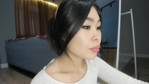 Snapshot of yummi_kim chatting on 12.20.24 Yumi online show from 12.20.24