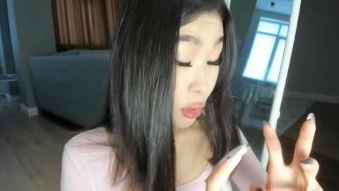 Snapshot of yummi_kim chatting on 12.27.24 Yumi online show from 12.27.24