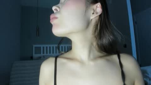 Snapshot of yummi_kim chatting on 01.28.25 Yumi online show from 01.28.25