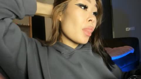 Snapshot of yummi_kim chatting on 02.27.25 Yumi online show from 02.27.25