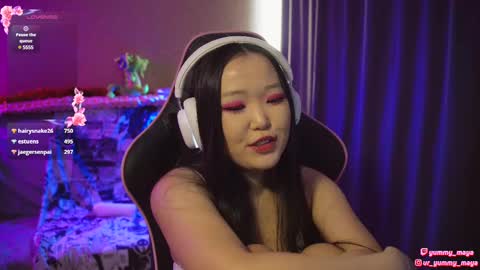 Snapshot of yummy_maya chatting on 02.09.25 Chimi online show from 02.09.25