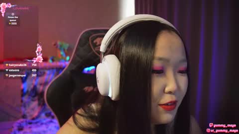 Snapshot of yummy_maya chatting on 02.10.25 Chimi online show from 02.10.25