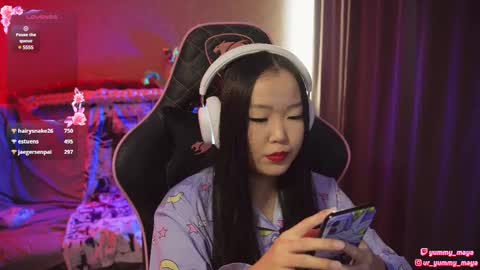 Snapshot of yummy_maya chatting on 02.12.25 Chimi online show from 02.12.25