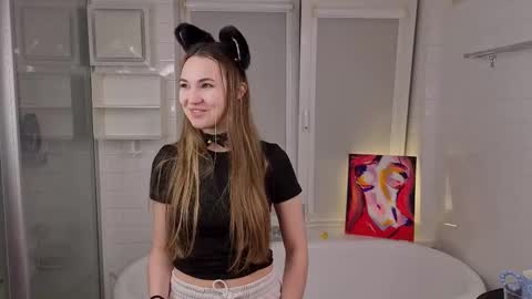 Snapshot of yummyemiily chatting on 02.05.26 Emily online show from 02.05.26