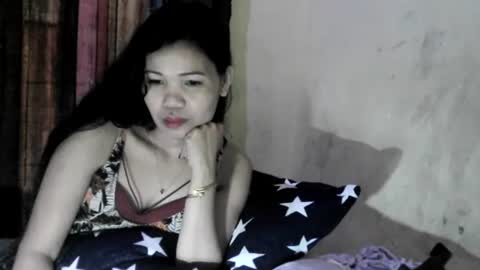 Snapshot of yummyhottiemom chatting on 12.20.24 yummyhottiemom online show from 12.20.24