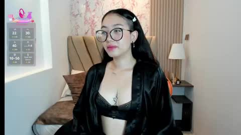 Yuna  online show from 09.17.25