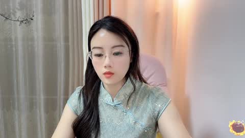 YunEr online show from 12.11.24