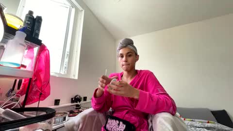 Snapshot of yungfemslut chatting on 10.03.25 BbyTSSLut online show from 10.03.25