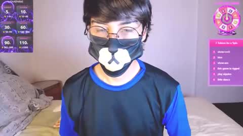 Snapshot of yuniorb chatting on 09.22.25 the puppy boy online show from 09.22.25