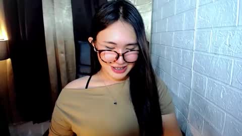 Snapshot of yuriyumixx_xoxo chatting on 10.21.25 yuriyumixx_xoxo online show from 10.21.25