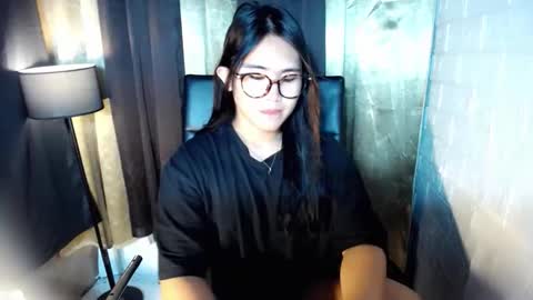 Snapshot of yuriyumixx_xoxo chatting on 10.28.25 yuriyumixx_xoxo online show from 10.28.25