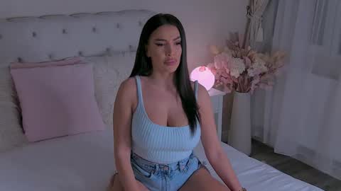 Laura online show from 12.02.25