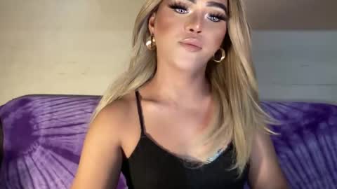 Miss Cali online show from 01.12.25