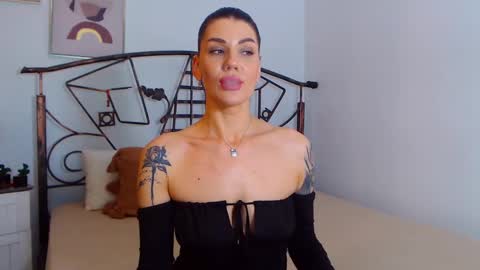 I V Y   online show from 12.14.24