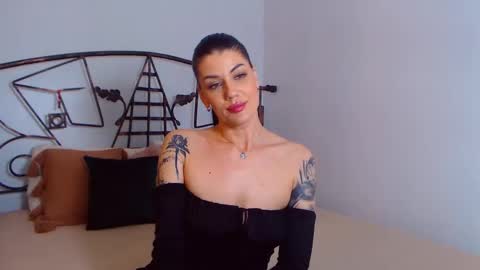 I V Y   online show from 01.27.25