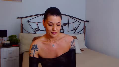 I V Y   online show from 02.27.25