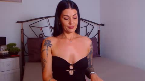 I V Y   online show from 09.17.25