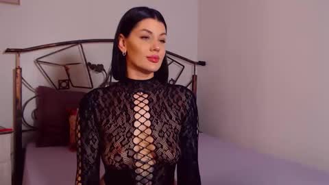 I V Y   online show from 03.26.26