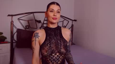 I V Y   online show from 05.15.26