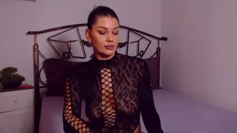 I V Y   online show from 07.27.26